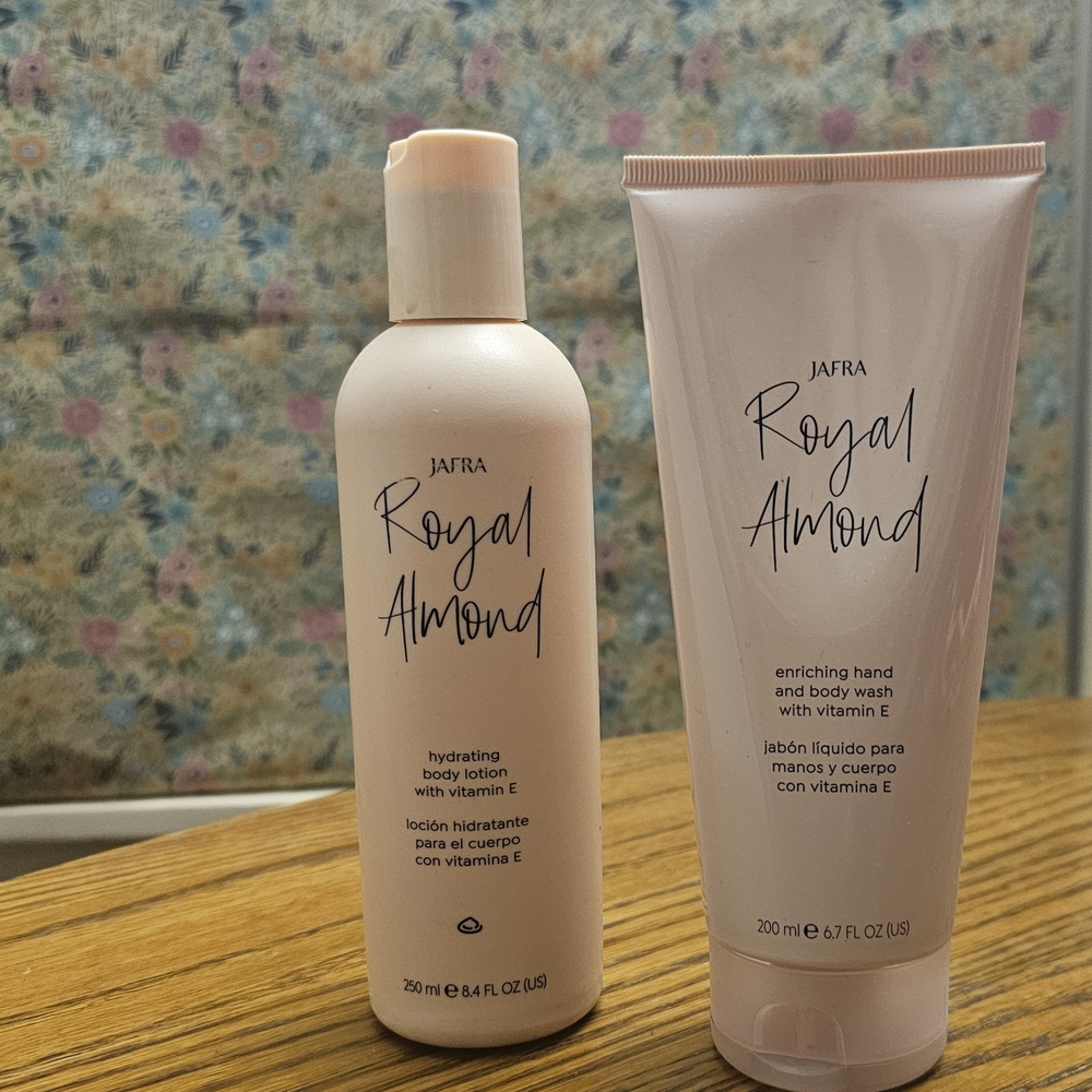 JAFRA Royal Almond Hydrating Duo